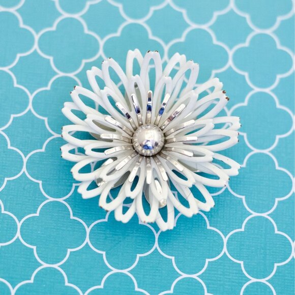 Vintage Silver Tone Floral Anemone Stylish Brooch by Sarah Coventry - R37 - Picture 1 of 2